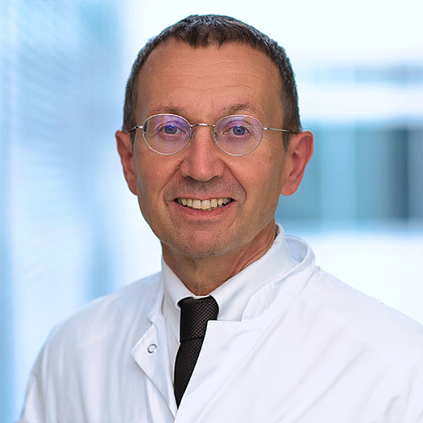 Porträt Prof. Dr. Thomas Mittlmeier, Arzt mit Brille, Unfallchirurgie der Uniklinik Rostock  